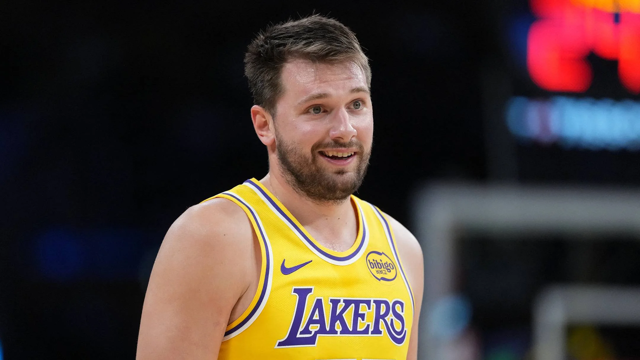 Logo de Bibigo, antiguo patrocinador de los Lakers en la camiseta