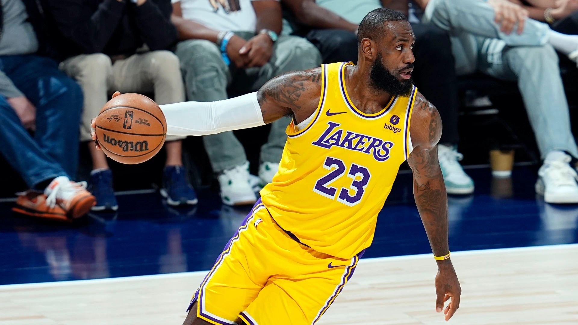 Camiseta número 23 de LeBron James con Los Ángeles Lakers