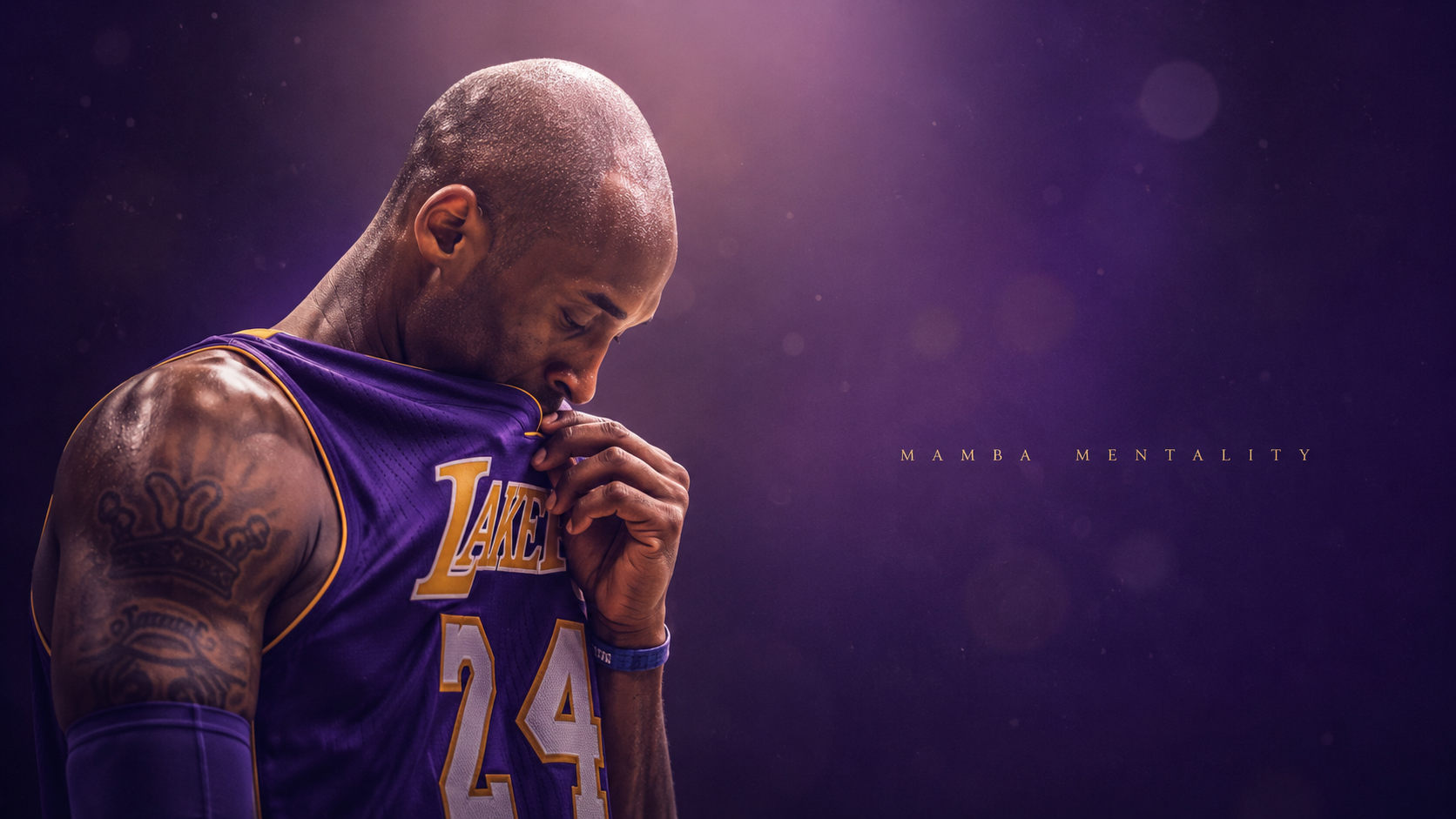 Kobe Bryant y la intensidad de la Mamba Mentality Primer plano emotivo de Kobe Bryant con su camiseta número 24