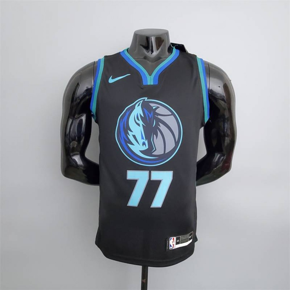 Camiseta Luka Dončić #77 Dallas Mavericks Big Bull Head Negro Camiseta Luka Dončić #77 Dallas Mavericks Big Bull Head Negro