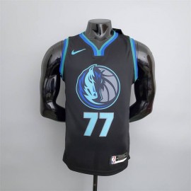 Camiseta Luka Dončić #77 Dallas Mavericks Big Bull Head Negro