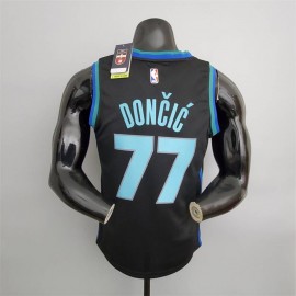 Camiseta Luka Dončić #77 Dallas Mavericks Big Bull Head Negro Camiseta Luka Dončić #77 Dallas Mavericks Big Bull Head Negro