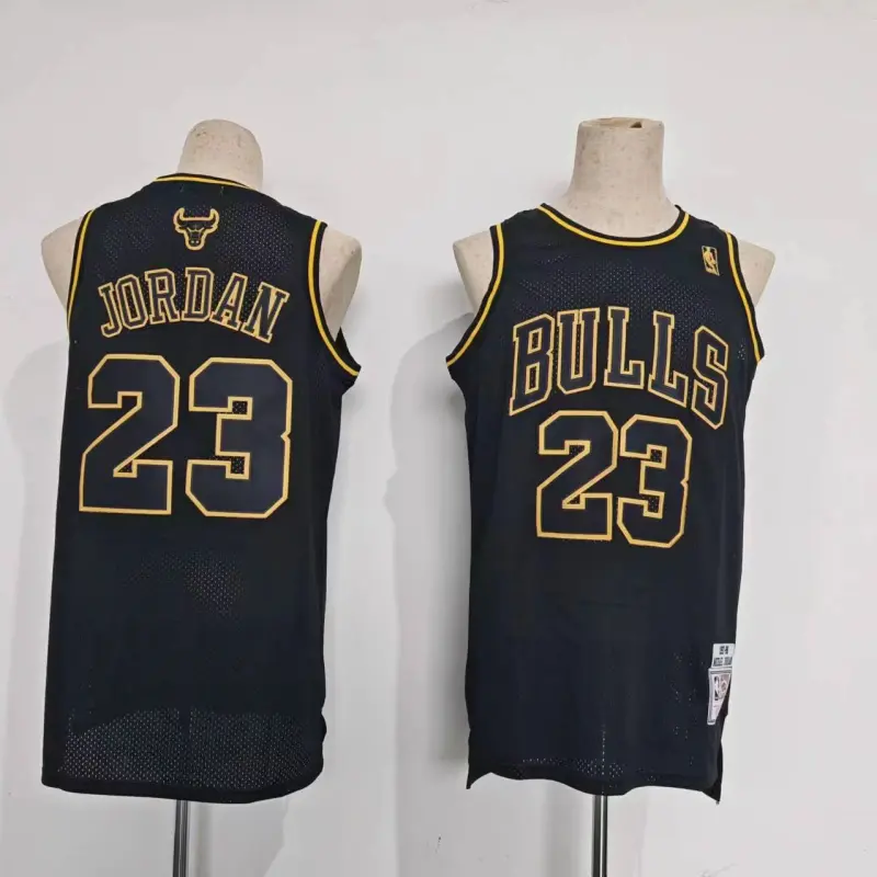 Camiseta Michael Jordan #23 Chicago Bulls Negro Retro Letras Negras con Borde Dorado