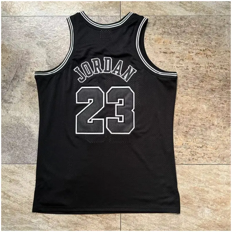 Camiseta Michael Jordan #23 Chicago Bulls Negro Retro