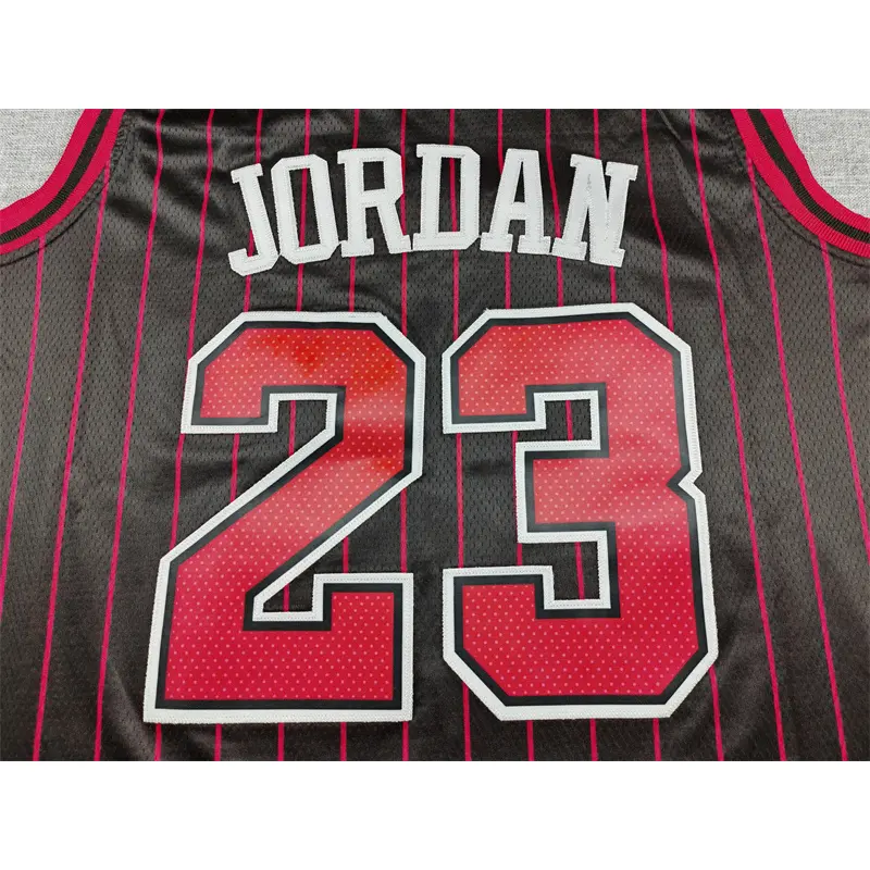 Camiseta Michael Jordan #23 Chicago Bulls 2026 Negro con Rayas Rojas Statement Edition