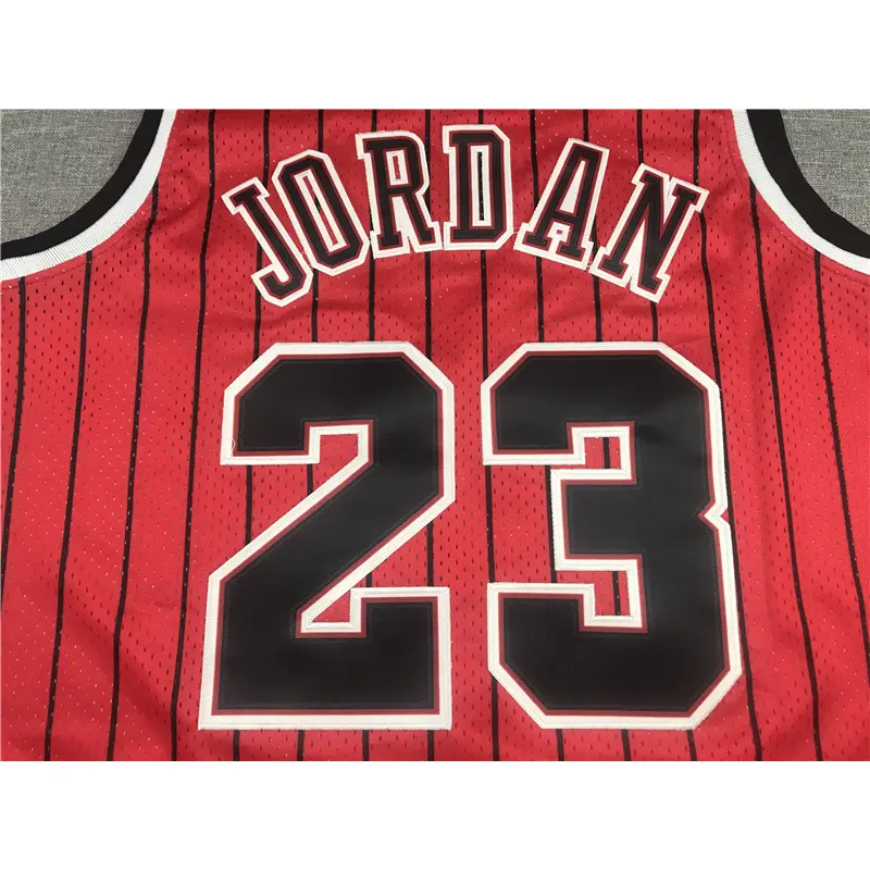 Camiseta Michael Jordan #23 Chicago Bulls 1995/96 Rojo Con Rayas Retro