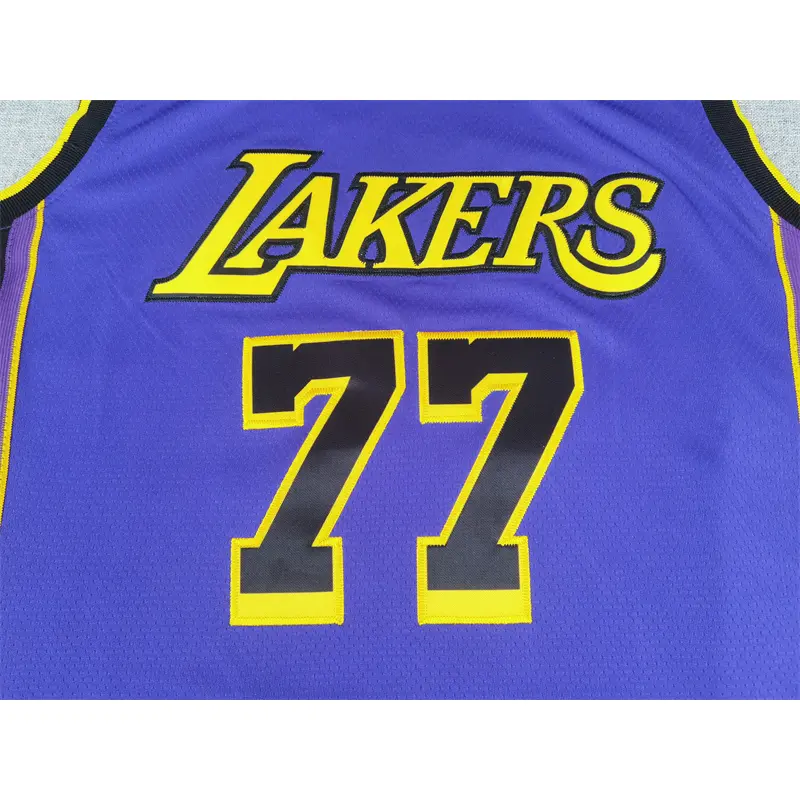 Camiseta Luka Doncic #77 Los Angeles Lakers 2025 Morado Statement Edition