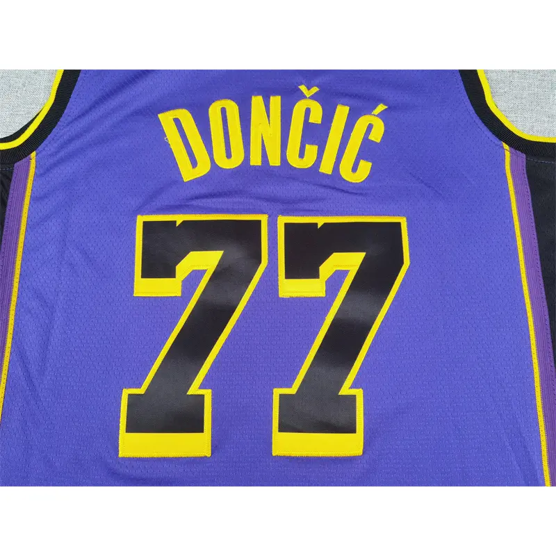 Camiseta Luka Doncic #77 Los Angeles Lakers 2025 Morado Statement Edition