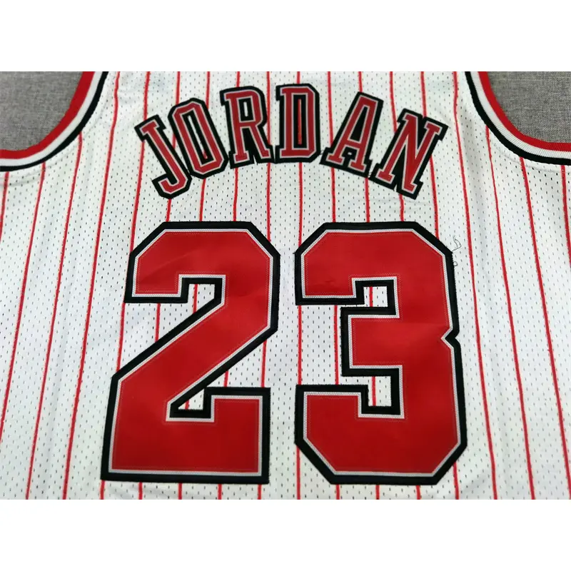 Camiseta Michael Jordan #23 Chicago Bulls 1995/96 Blanco con Rayas Rojas