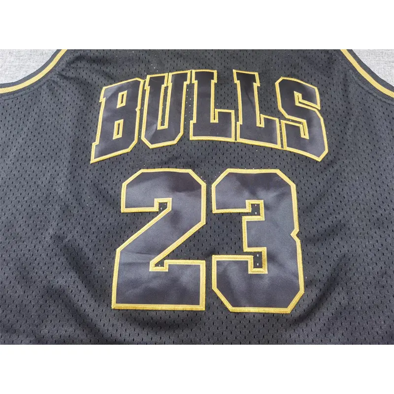 Camiseta Michael Jordan #23 Chicago Bulls 1997/98 Negro Retro Icon Oro