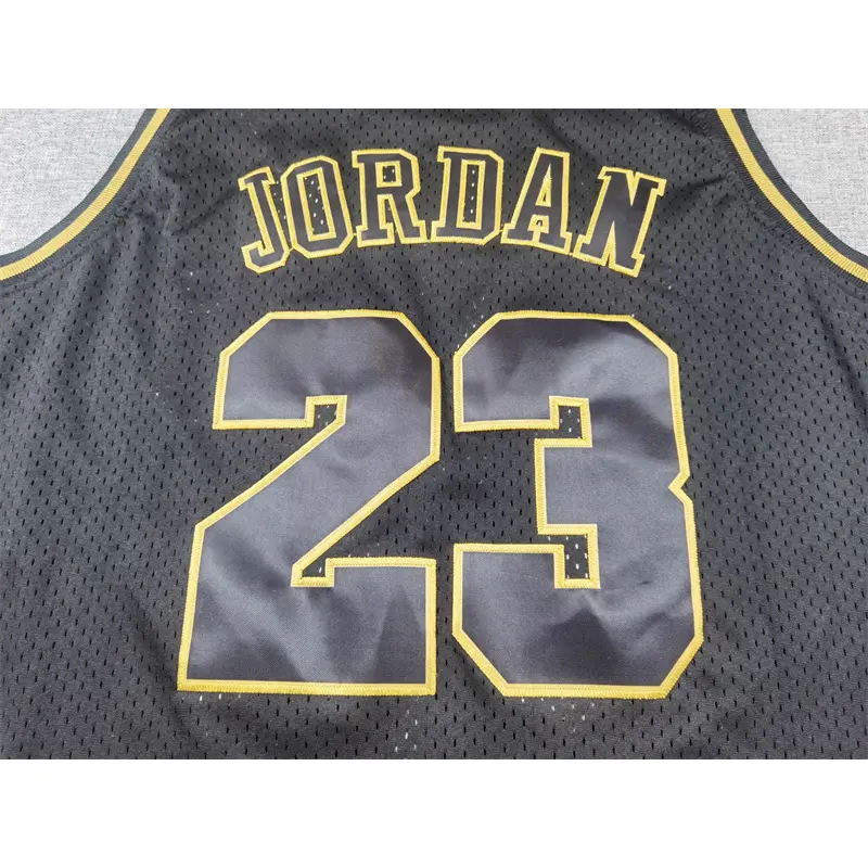 Camiseta Michael Jordan #23 Chicago Bulls 1997/98 Negro Retro Icon Oro