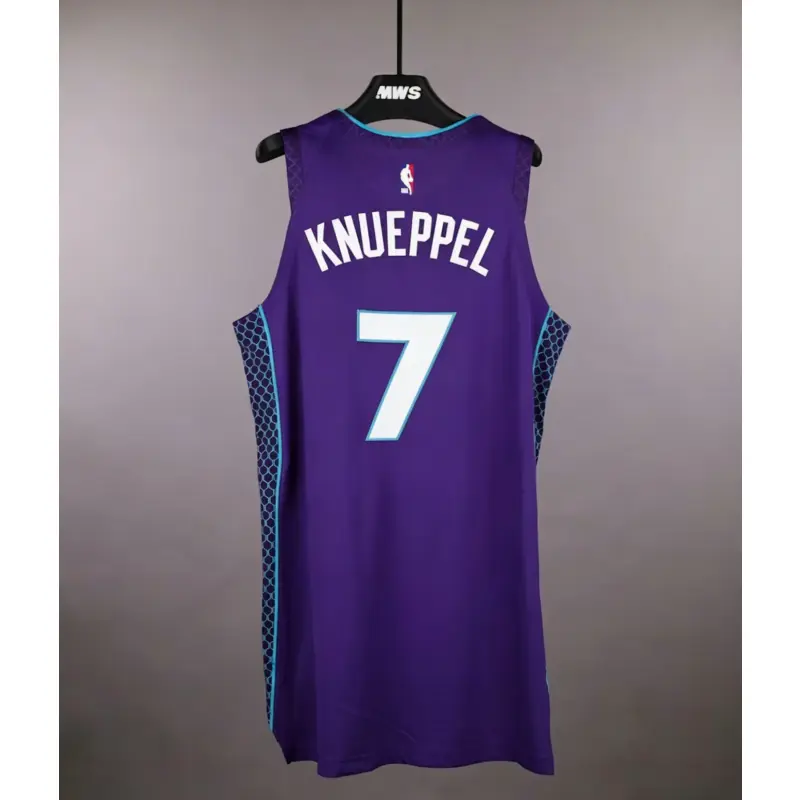 Camiseta Kon Knueppel #7 Charlotte Hornets Morado Statement Edition