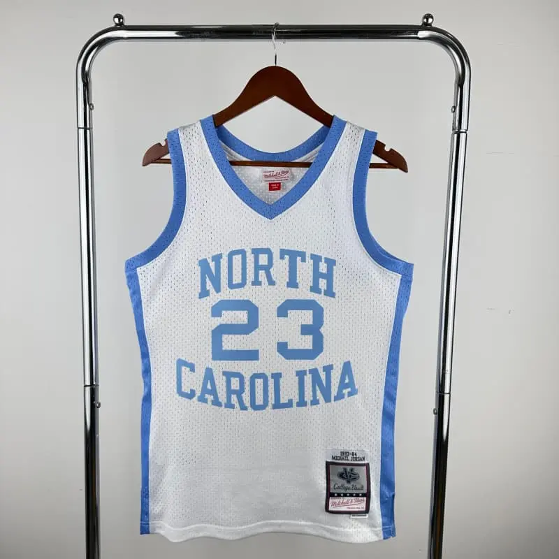 Camiseta Michael Jordan #23 NCAA Blanco Retro