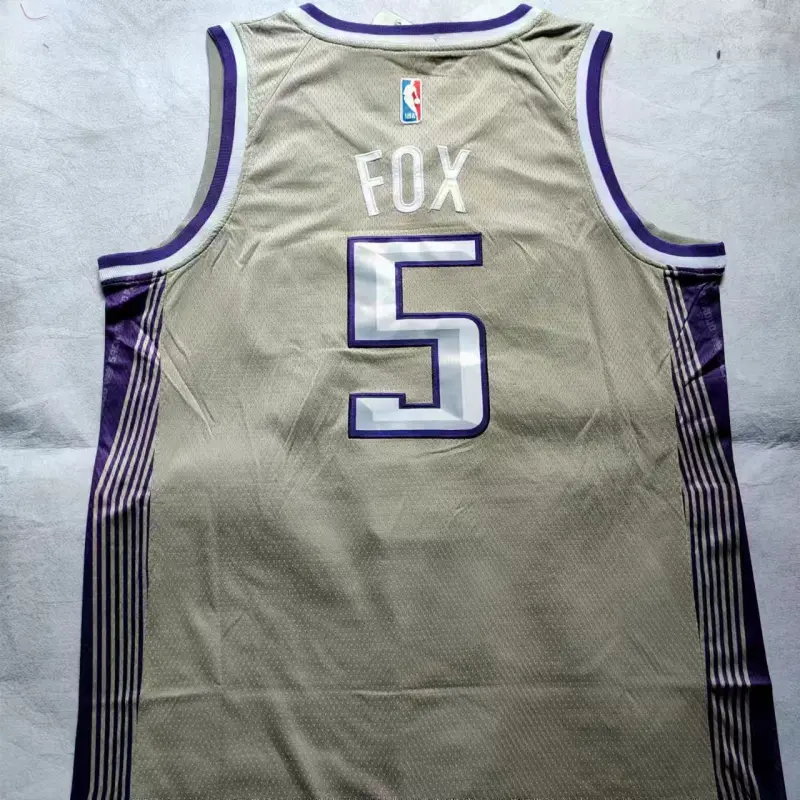 Camiseta De’Aaron Fox #5 Sacramento Kings Gris City Edition