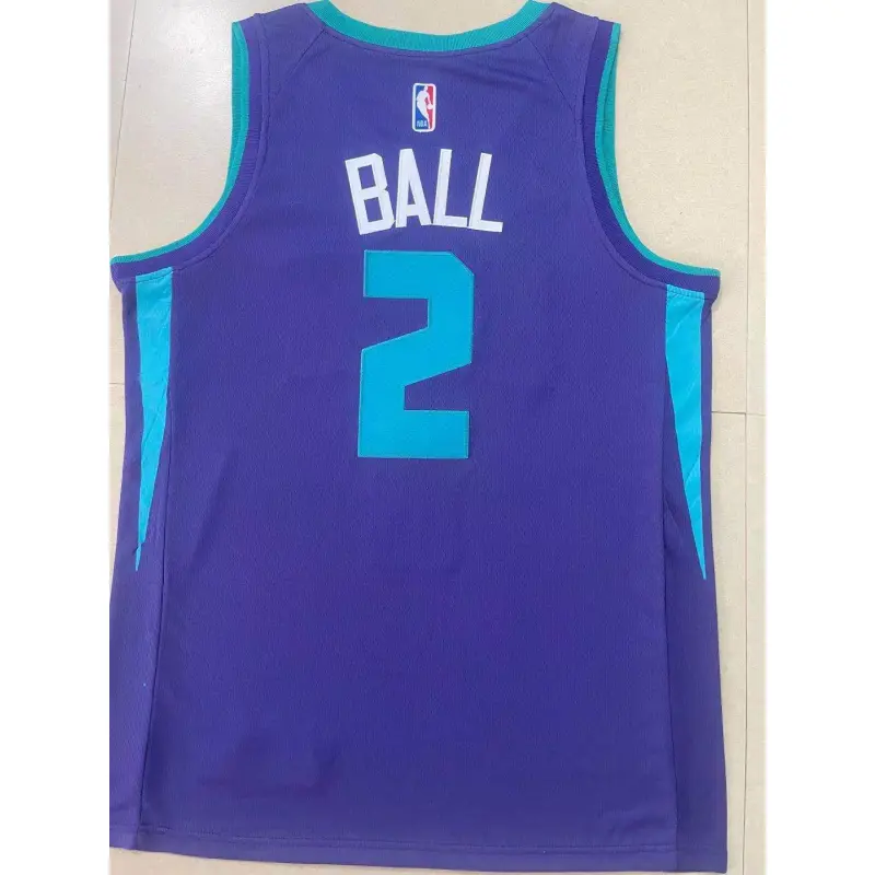 Camiseta Lonzo Ball #2 Charlotte Hornets 2022 Morado Camiseta Lonzo Ball #2 Charlotte Hornets 2022 Morado