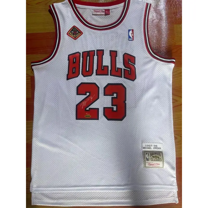 Camiseta Michael Jordan #23 Chicago Bulls 1997 Blanco Classic Edition Firmada