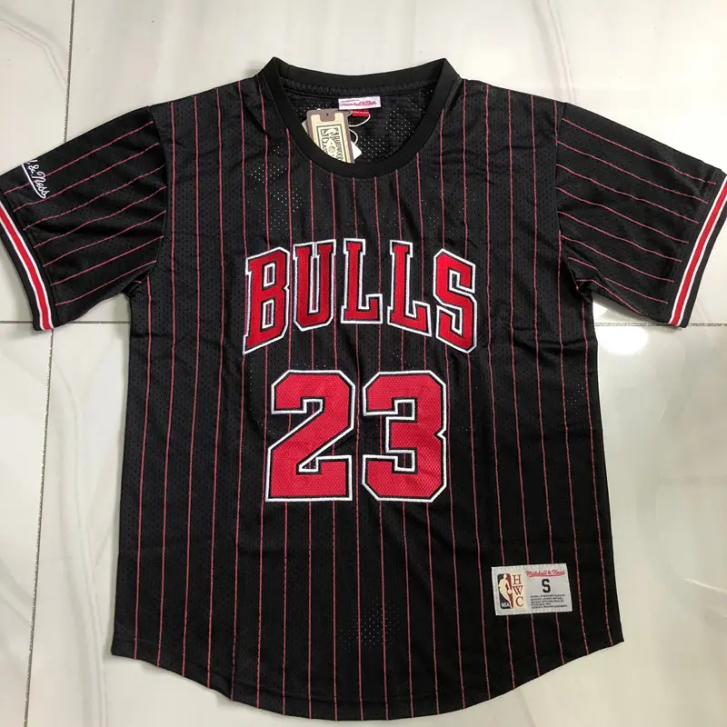 Camiseta Michael Jordan #23 Chicago Bulls Negro Con Rayas Manga Corta