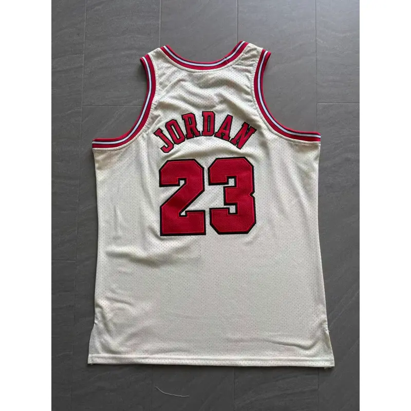 Camiseta Michael Jordan #23 Chicago Bulls Blanco Classic Edition Mitchell & Ness